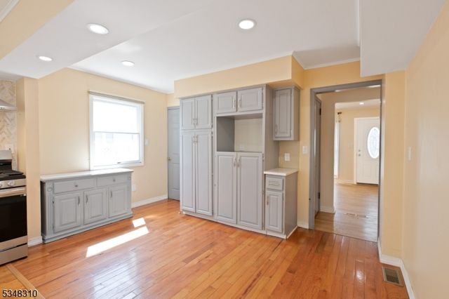 18 Haven Ter, Sayreville Boro, NJ 08859