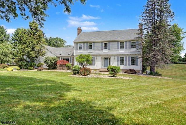 22 Spy Ln, Readington Twp., NJ 08822
