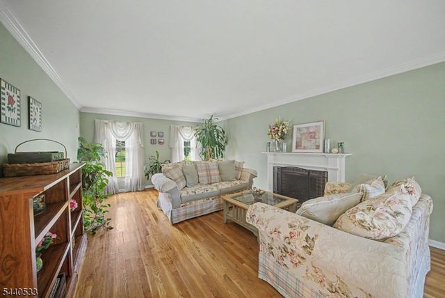 22 Spy Ln, Readington Twp., NJ 08822