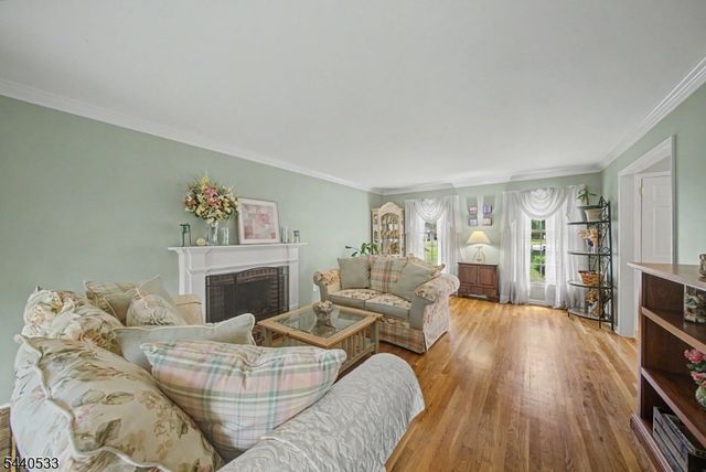 22 Spy Ln, Readington Twp., NJ 08822