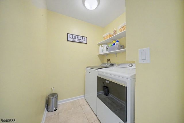 22 Spy Ln, Readington Twp., NJ 08822