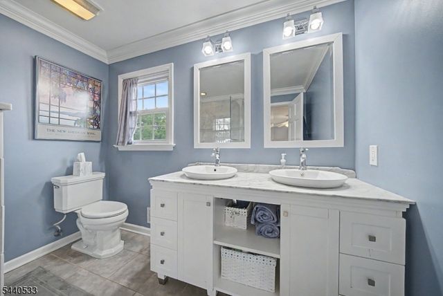 22 Spy Ln, Readington Twp., NJ 08822
