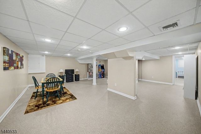 22 Spy Ln, Readington Twp., NJ 08822