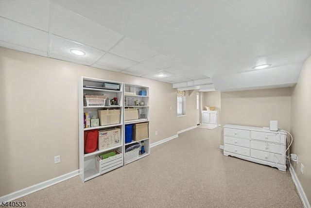 22 Spy Ln, Readington Twp., NJ 08822