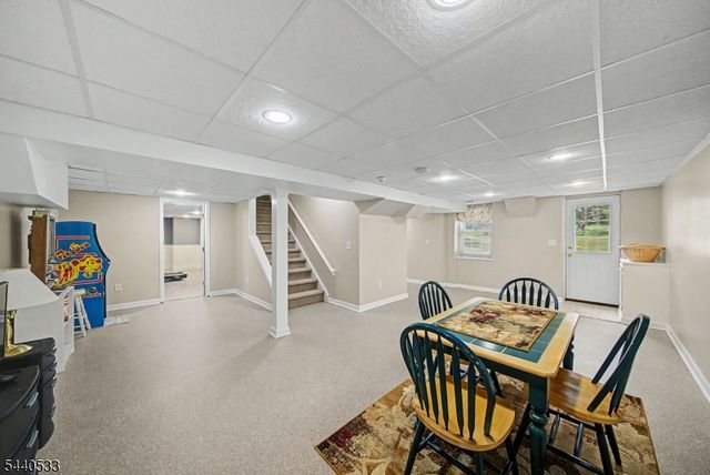 22 Spy Ln, Readington Twp., NJ 08822