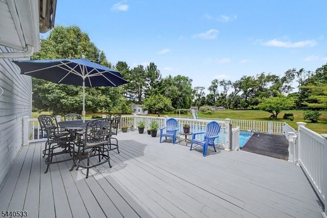 22 Spy Ln, Readington Twp., NJ 08822