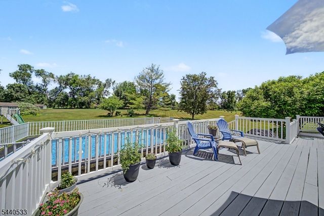 22 Spy Ln, Readington Twp., NJ 08822
