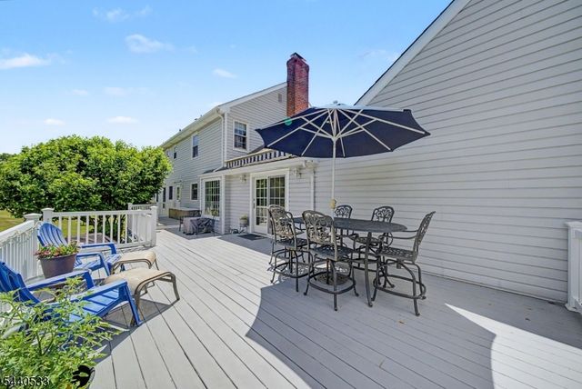 22 Spy Ln, Readington Twp., NJ 08822
