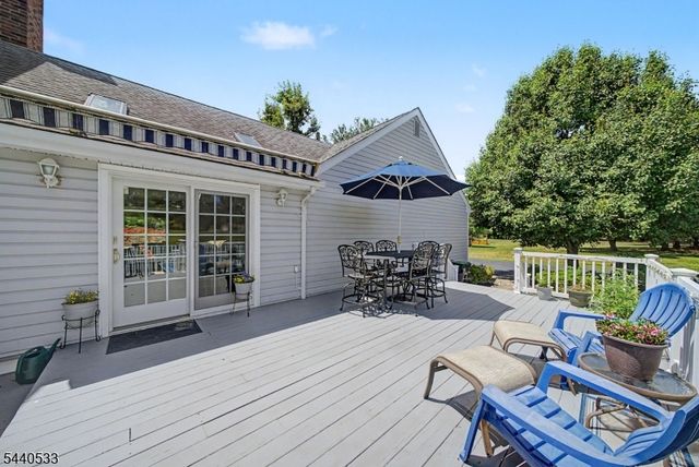 22 Spy Ln, Readington Twp., NJ 08822