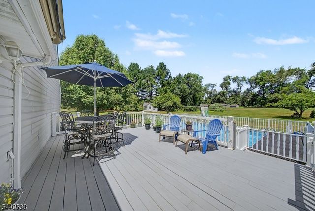 22 Spy Ln, Readington Twp., NJ 08822