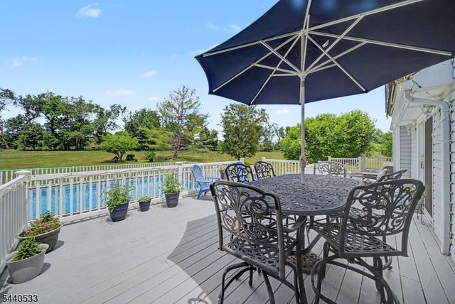 22 Spy Ln, Readington Twp., NJ 08822