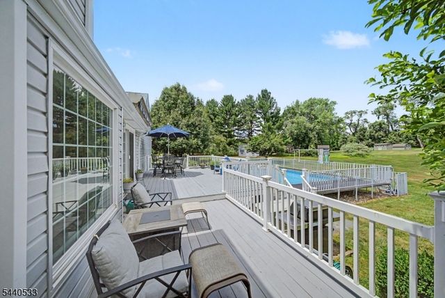 22 Spy Ln, Readington Twp., NJ 08822