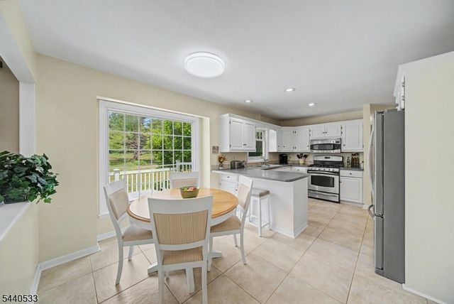 22 Spy Ln, Readington Twp., NJ 08822