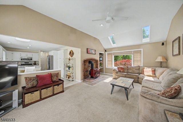 22 Spy Ln, Readington Twp., NJ 08822