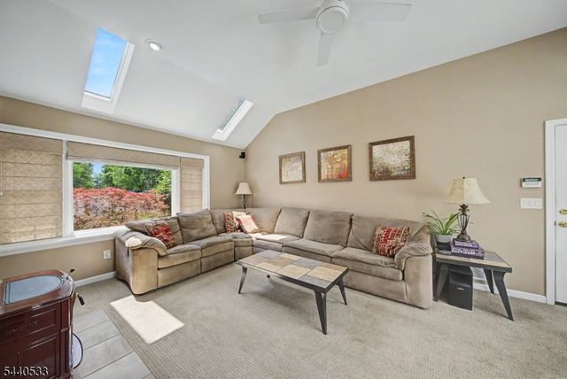 22 Spy Ln, Readington Twp., NJ 08822