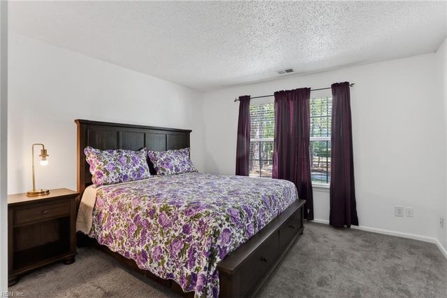 708 Inlet Quay Apt B, Chesapeake, VA 23320