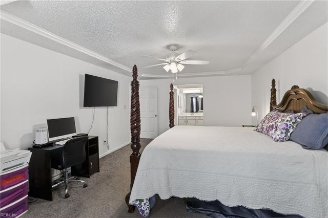 708 Inlet Quay Apt B, Chesapeake, VA 23320