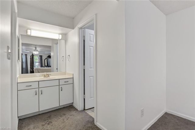 708 Inlet Quay Apt B, Chesapeake, VA 23320