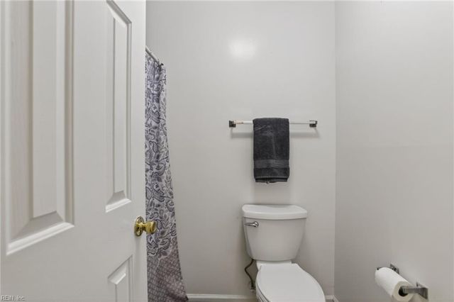 708 Inlet Quay Apt B, Chesapeake, VA 23320