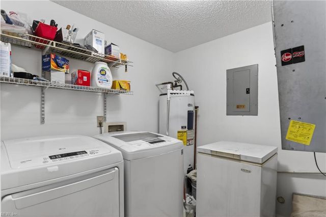 708 Inlet Quay Apt B, Chesapeake, VA 23320