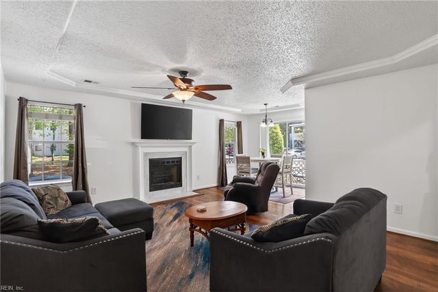 708 Inlet Quay Apt B, Chesapeake, VA 23320