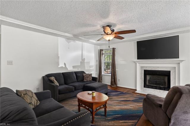 708 Inlet Quay Apt B, Chesapeake, VA 23320