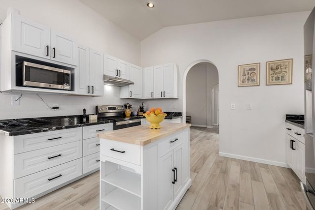 26034 S HOLLYGREEN Drive, Sun Lakes, AZ 85248