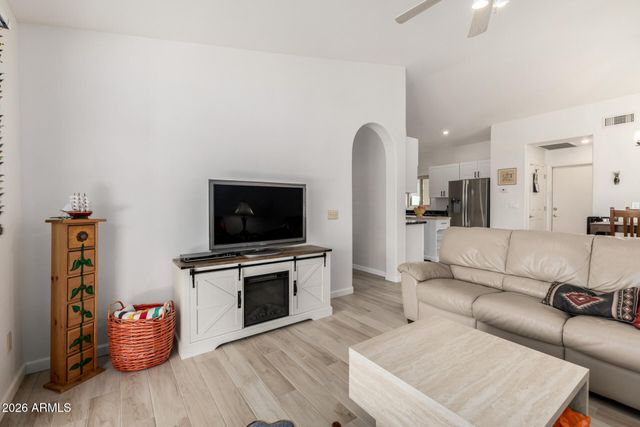 26034 S HOLLYGREEN Drive, Sun Lakes, AZ 85248