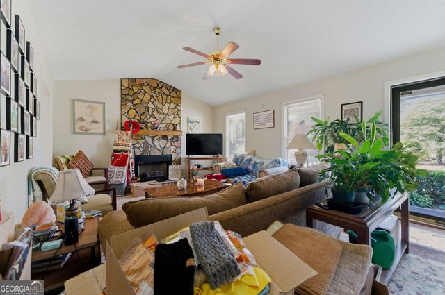 800 Lodgeview Drive, Bethlehem, GA 30620