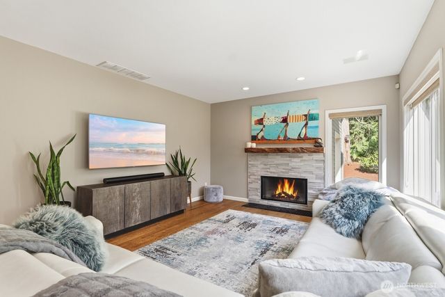 11720 201st Place NE, Redmond, WA 98053