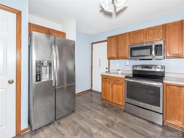 415 High Point Dr, Edwardsville, IL 62025