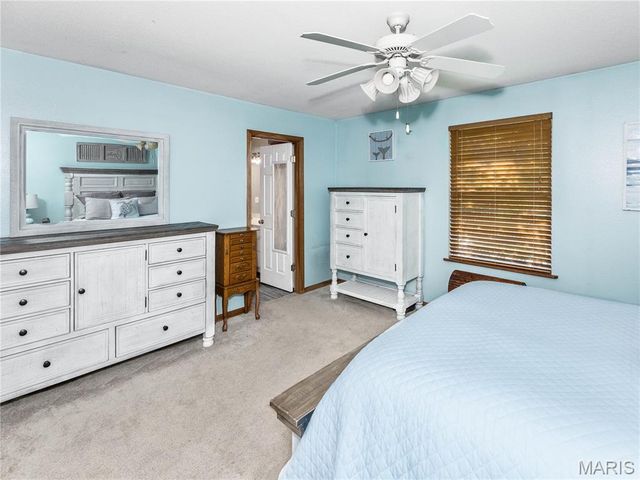 415 High Point Dr, Edwardsville, IL 62025