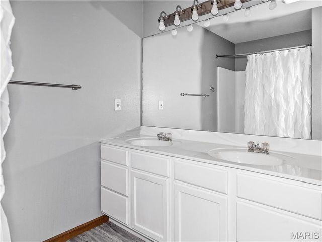 415 High Point Dr, Edwardsville, IL 62025