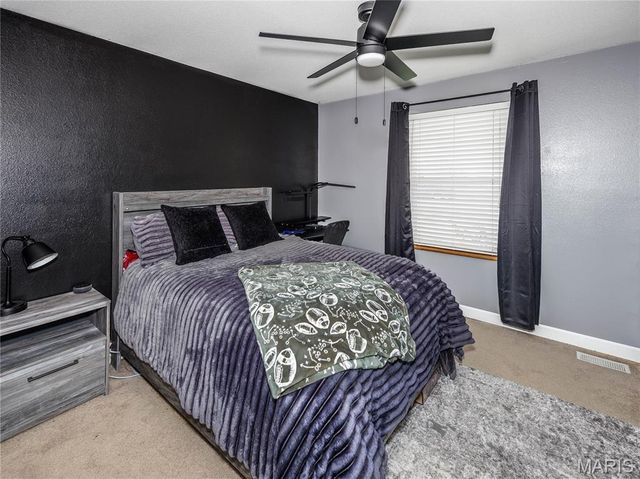 415 High Point Dr, Edwardsville, IL 62025