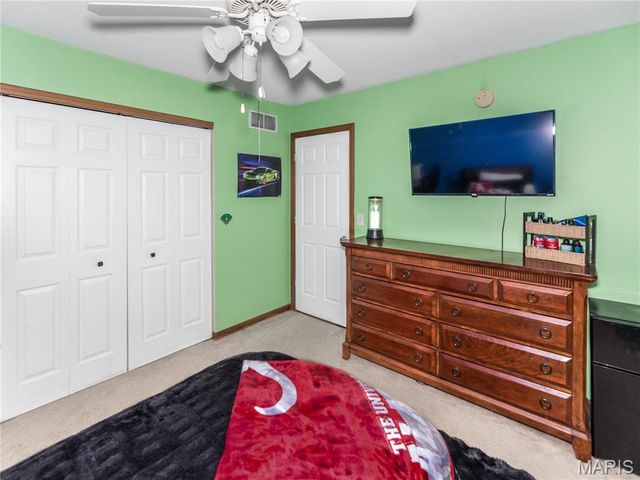 415 High Point Dr, Edwardsville, IL 62025