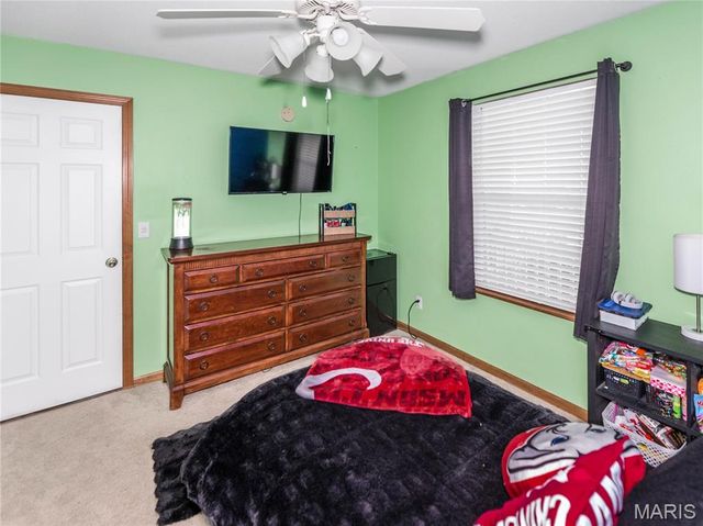 415 High Point Dr, Edwardsville, IL 62025