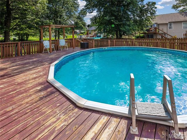 415 High Point Dr, Edwardsville, IL 62025