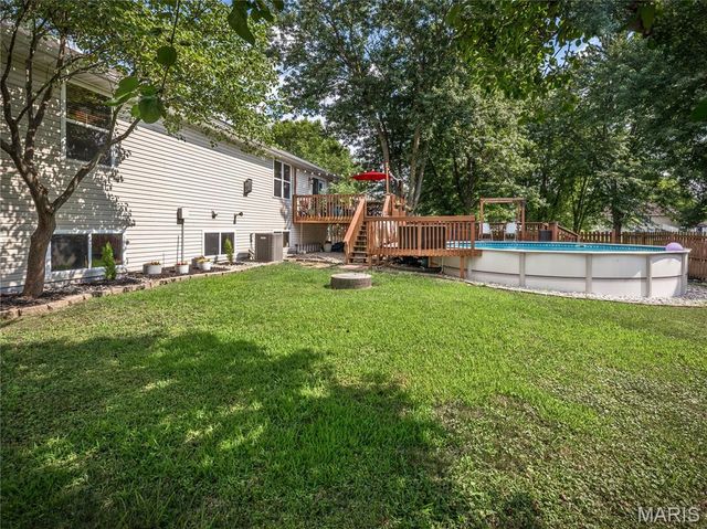 415 High Point Dr, Edwardsville, IL 62025