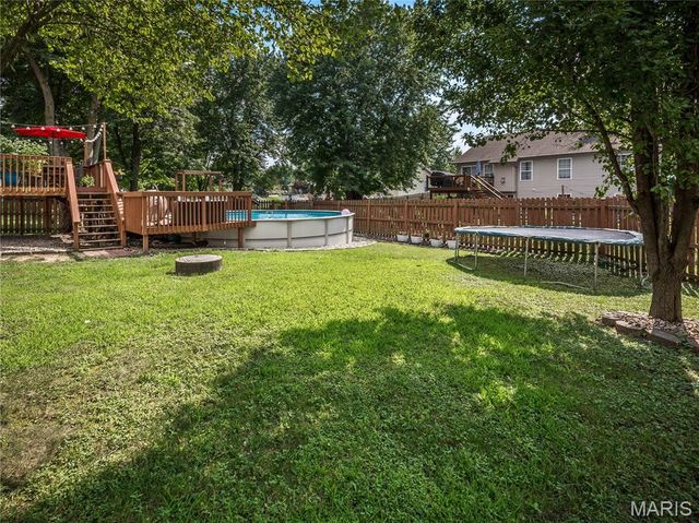 415 High Point Dr, Edwardsville, IL 62025
