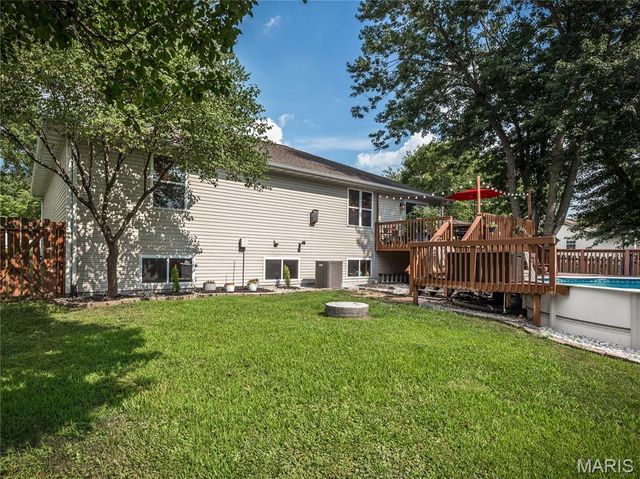 415 High Point Dr, Edwardsville, IL 62025