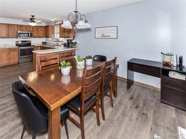 415 High Point Dr, Edwardsville, IL 62025