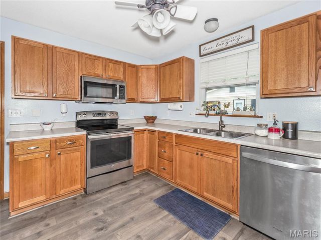 415 High Point Dr, Edwardsville, IL 62025