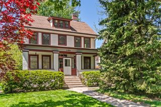 135 S Cuyler Avenue, Oak Park, IL 60302