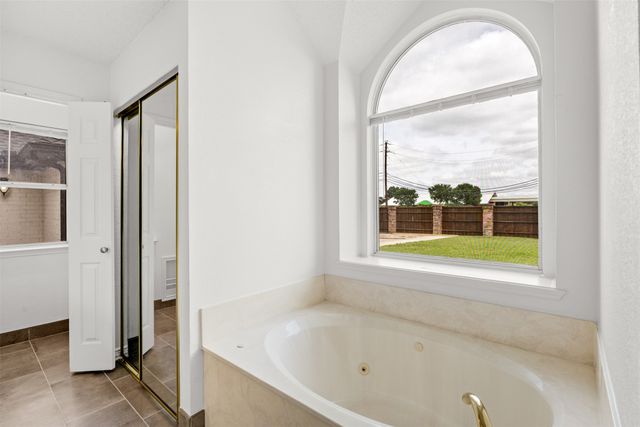 2236 Tanglewood Street, Mesquite, TX 75181