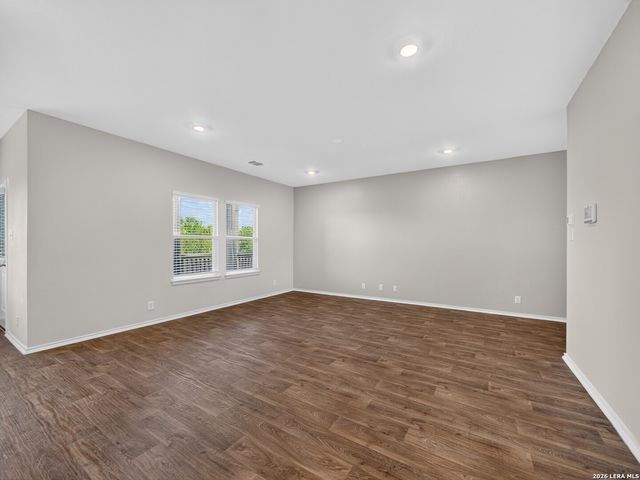 6607 Embankment Rd, San Antonio, TX 78252