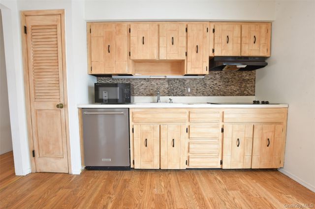 205 Connetquot Road, Oakdale, NY 11769