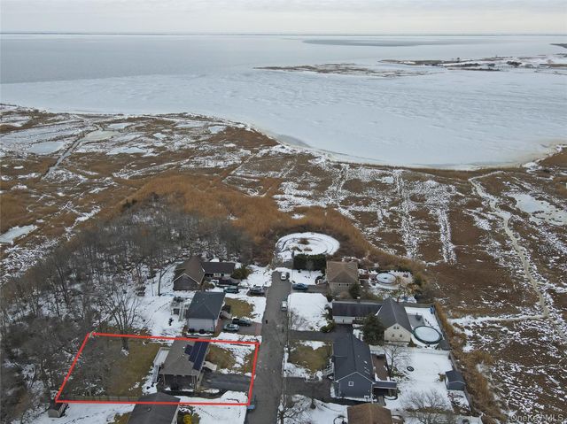 205 Connetquot Road, Oakdale, NY 11769