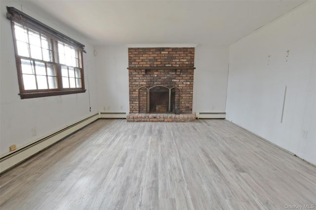 205 Connetquot Road, Oakdale, NY 11769