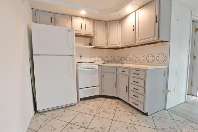 205 Connetquot Road, Oakdale, NY 11769