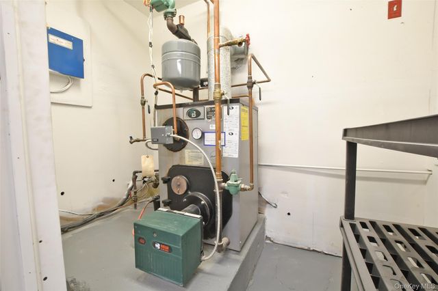 205 Connetquot Road, Oakdale, NY 11769